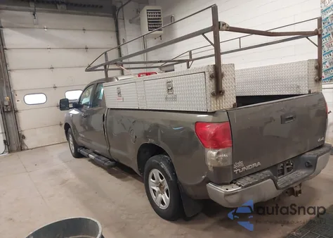 2008 Toyota Tundra Base 5.7L V8 z USA, uszkodzony, nr VIN 5TFCV54198X006591